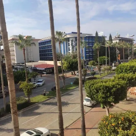 Alanya Merkez Kleopatra Plajinda Apartment